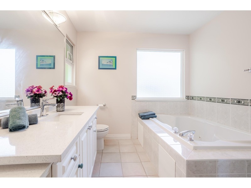 250707161859_surrey main bathroom 1.jpg